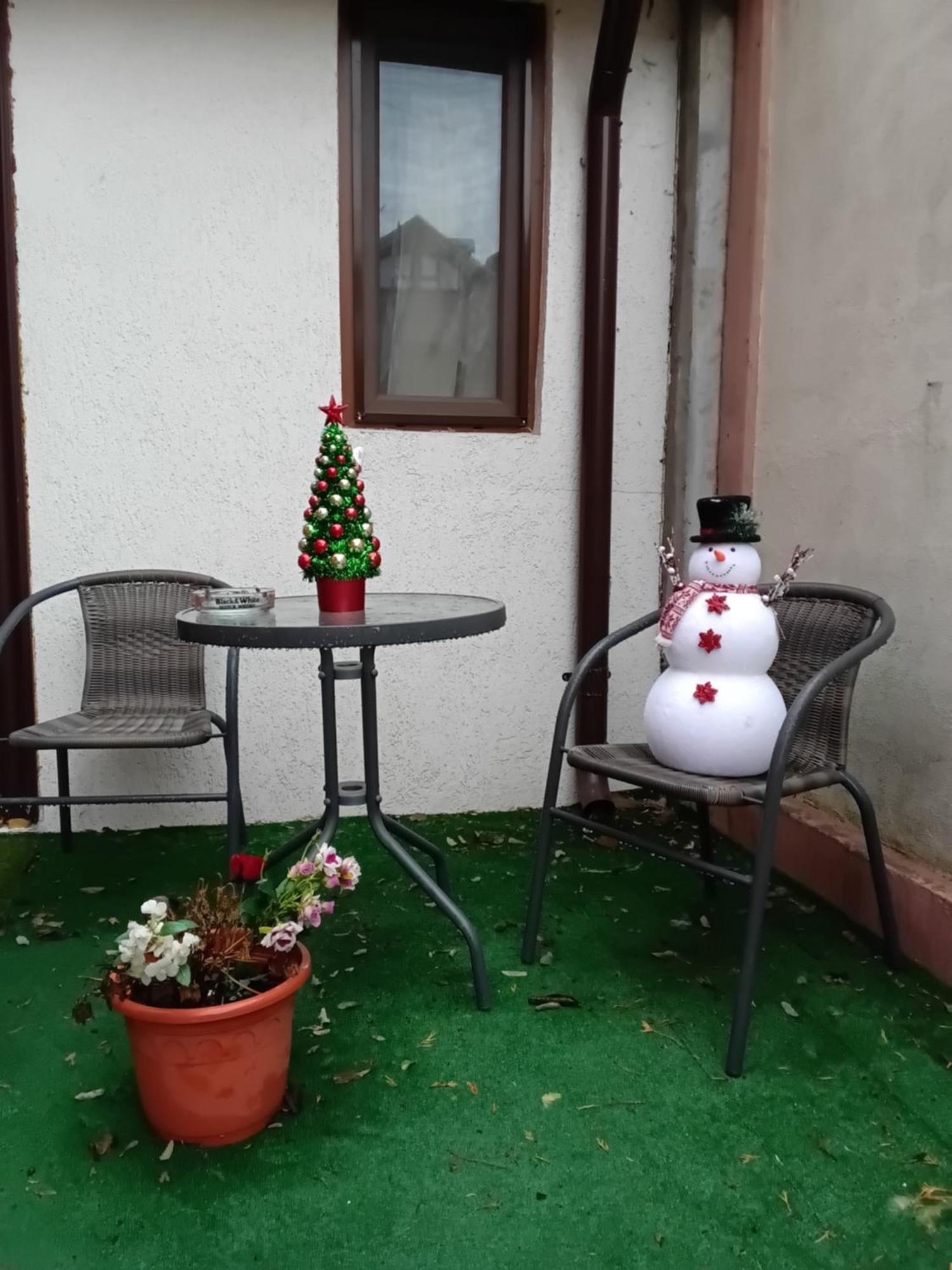 Aura'S West Accommodation Private Parking In Front Yard Bucarest Exterior foto